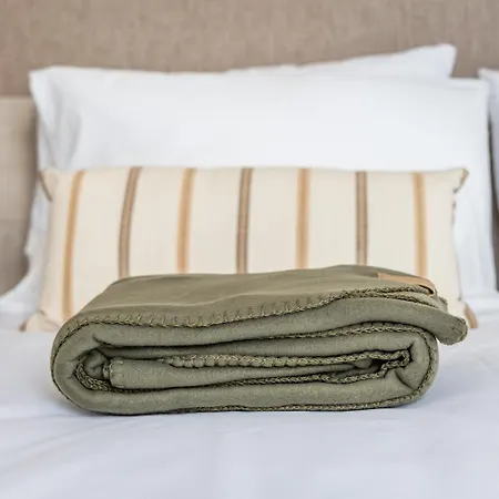 Chic Downtown Hideaway Апартаменты *