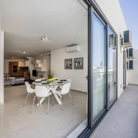 Chic Downtown Hideaway Msida