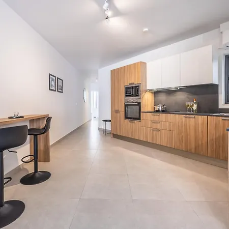 Chic Downtown Hideaway