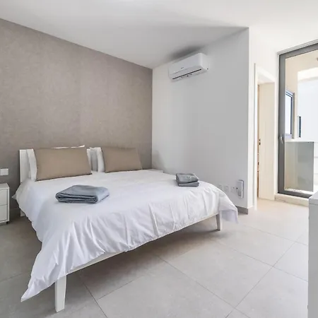 Chic Downtown Hideaway *