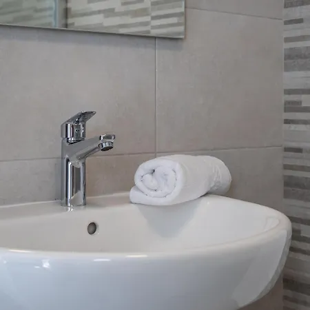 Chic Downtown Hideaway *