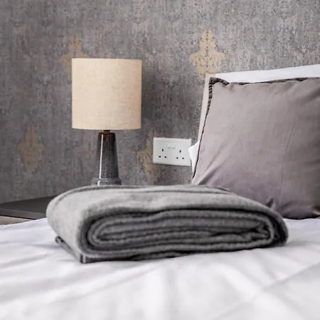 Chic Downtown Hideaway مسيدا