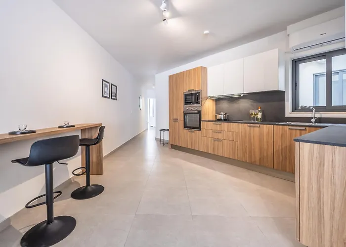 Chic Downtown Hideaway