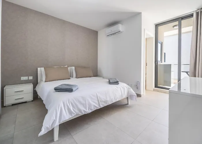 Chic Downtown Hideaway *