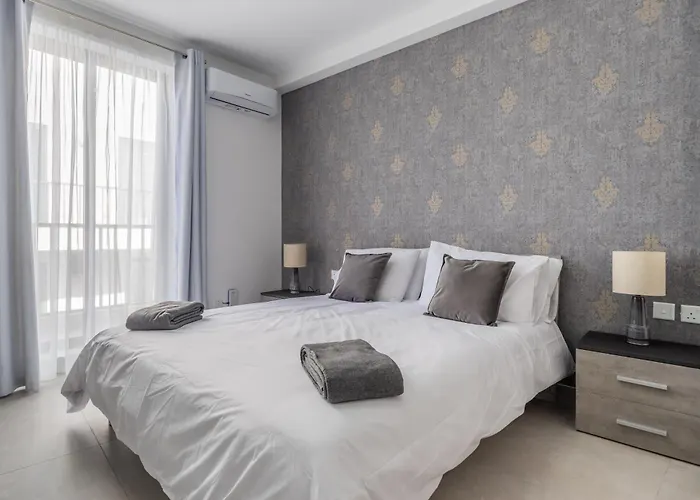 Chic Downtown Hideaway Msida