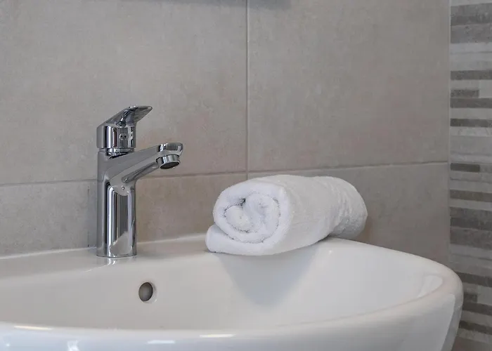 Chic Downtown Hideaway *